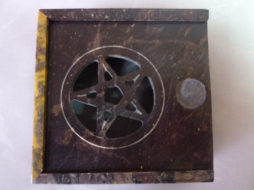 Kegel Box mit Pentagramm