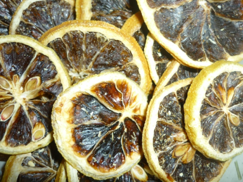 Zitronenfrüchte in Scheiben